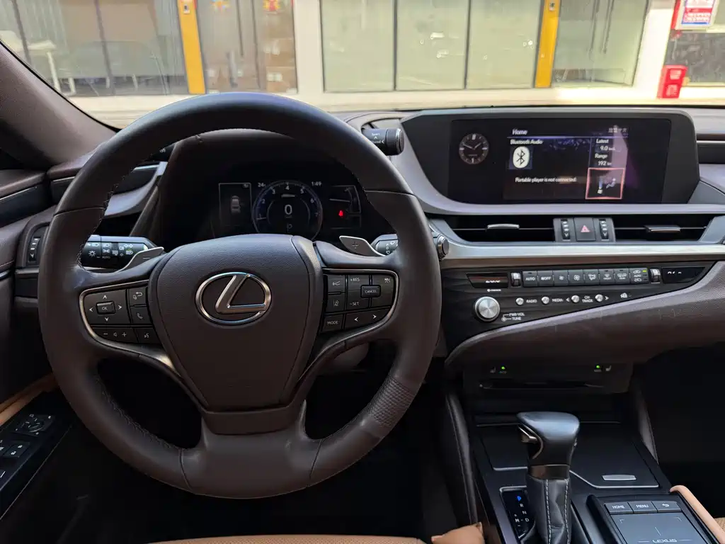 Lexus ES — миниатюра 10