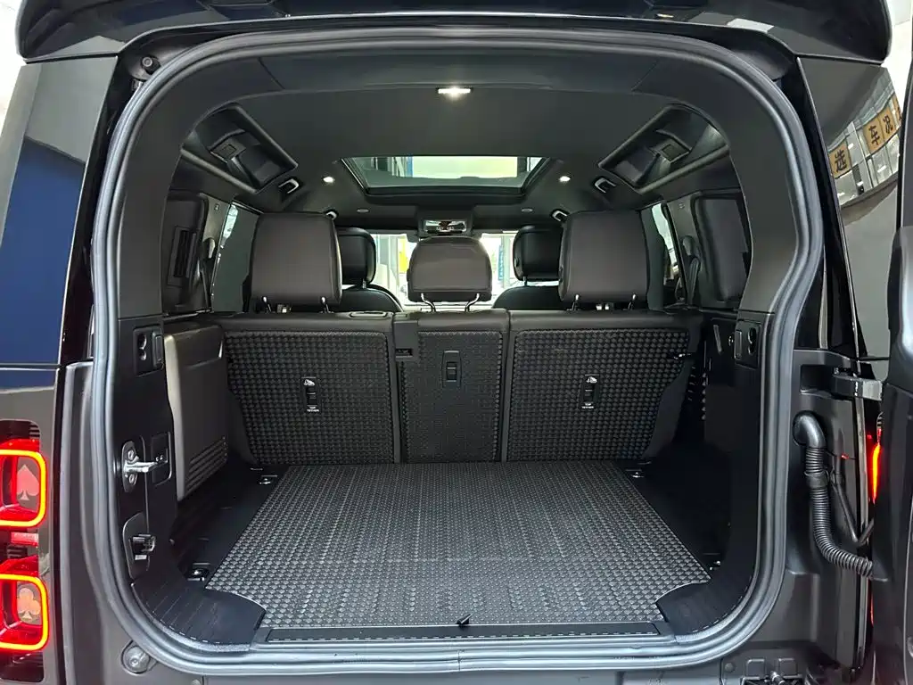 Land Rover Defender — миниатюра 8