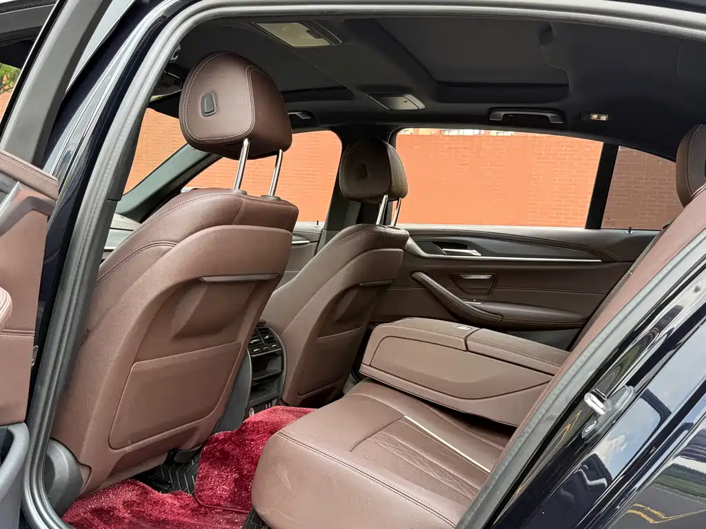BMW 5 Series — миниатюра 6