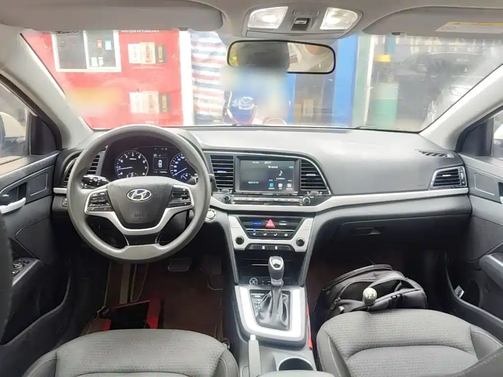 Hyundai Elantra — миниатюра 10