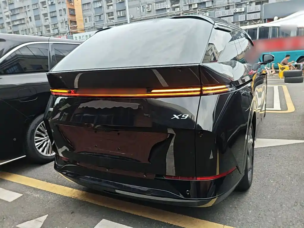 XPeng X9 — миниатюра 4