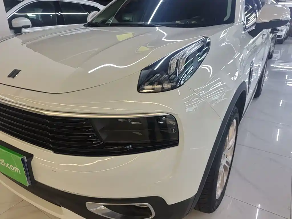 Lynk & Co 01 — миниатюра 24