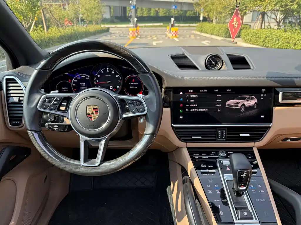 Porsche Cayenne — миниатюра 14