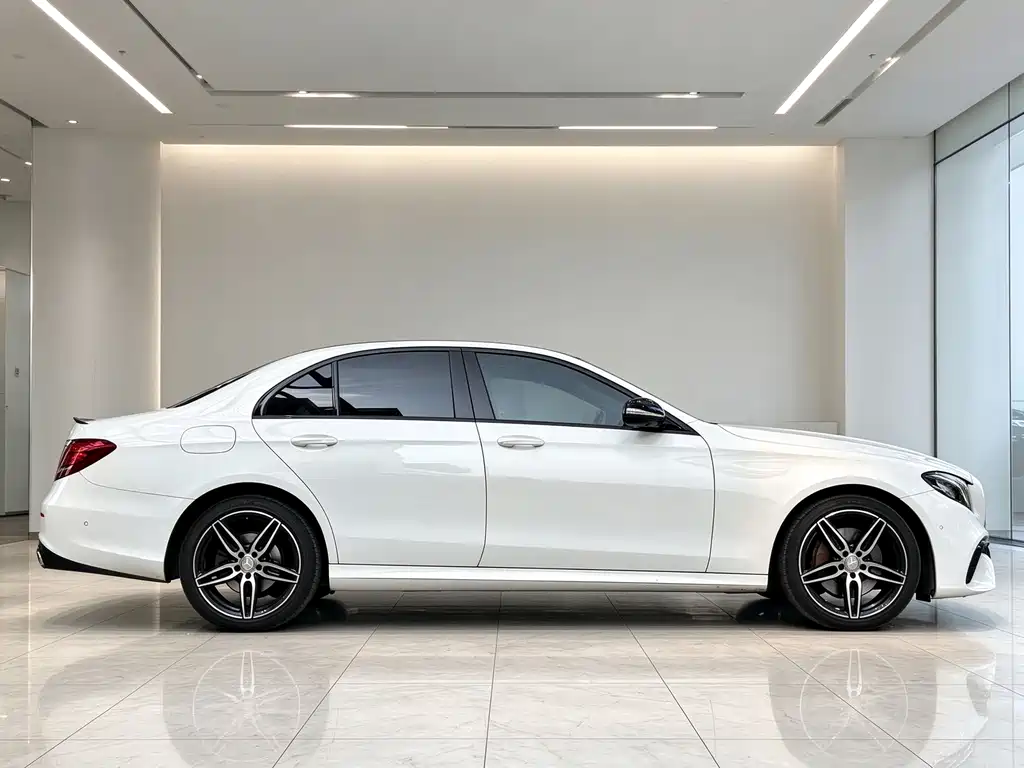 Mercedes-Benz E-Class — миниатюра 7