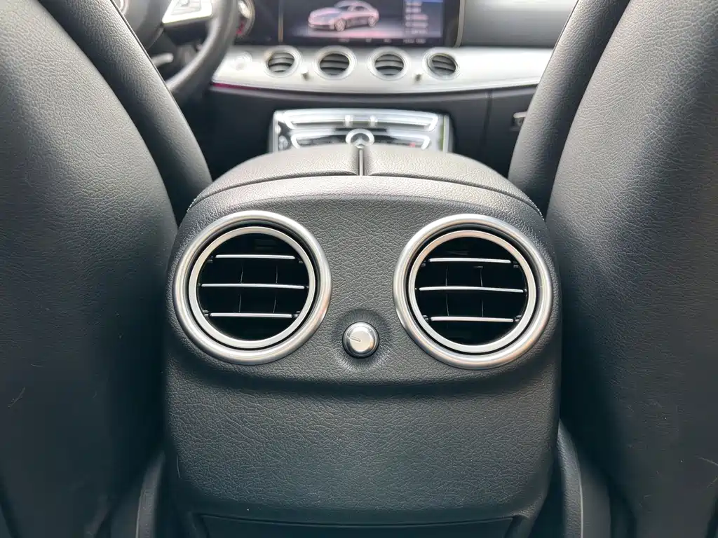Mercedes-Benz E-Class — миниатюра 17