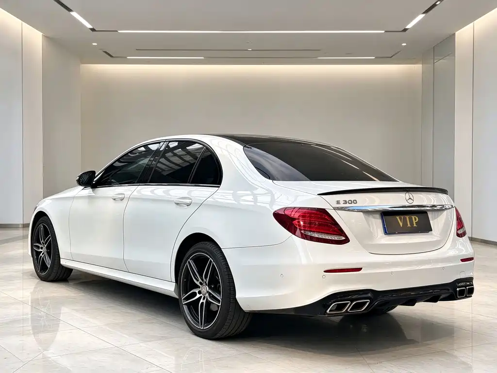Mercedes-Benz E-Class — миниатюра 6