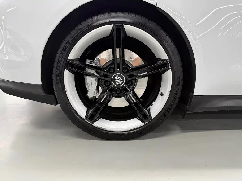 Porsche Taycan — миниатюра 16