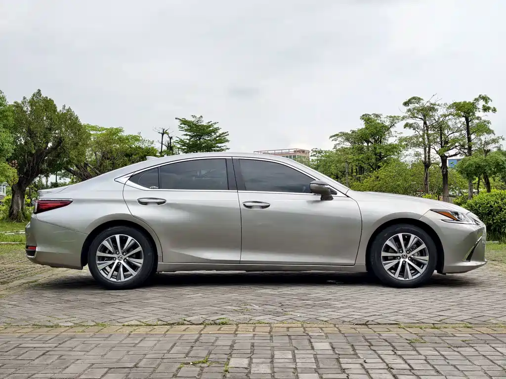 Lexus ES — миниатюра 4