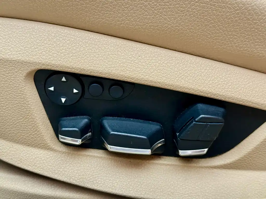 BMW 7 Series — миниатюра 17