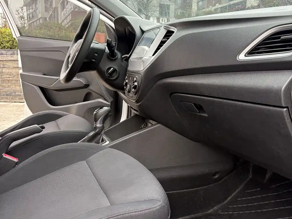 Hyundai Verna — миниатюра 15