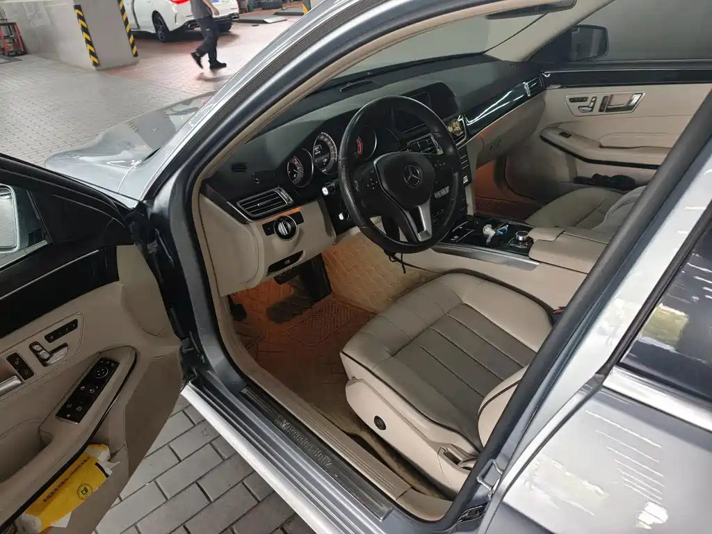 Mercedes-Benz E-Class — миниатюра 6