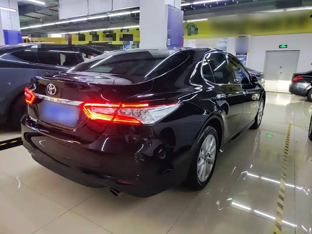 Toyota Camry — миниатюра 7