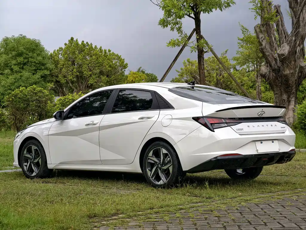 Hyundai Elantra — миниатюра 8