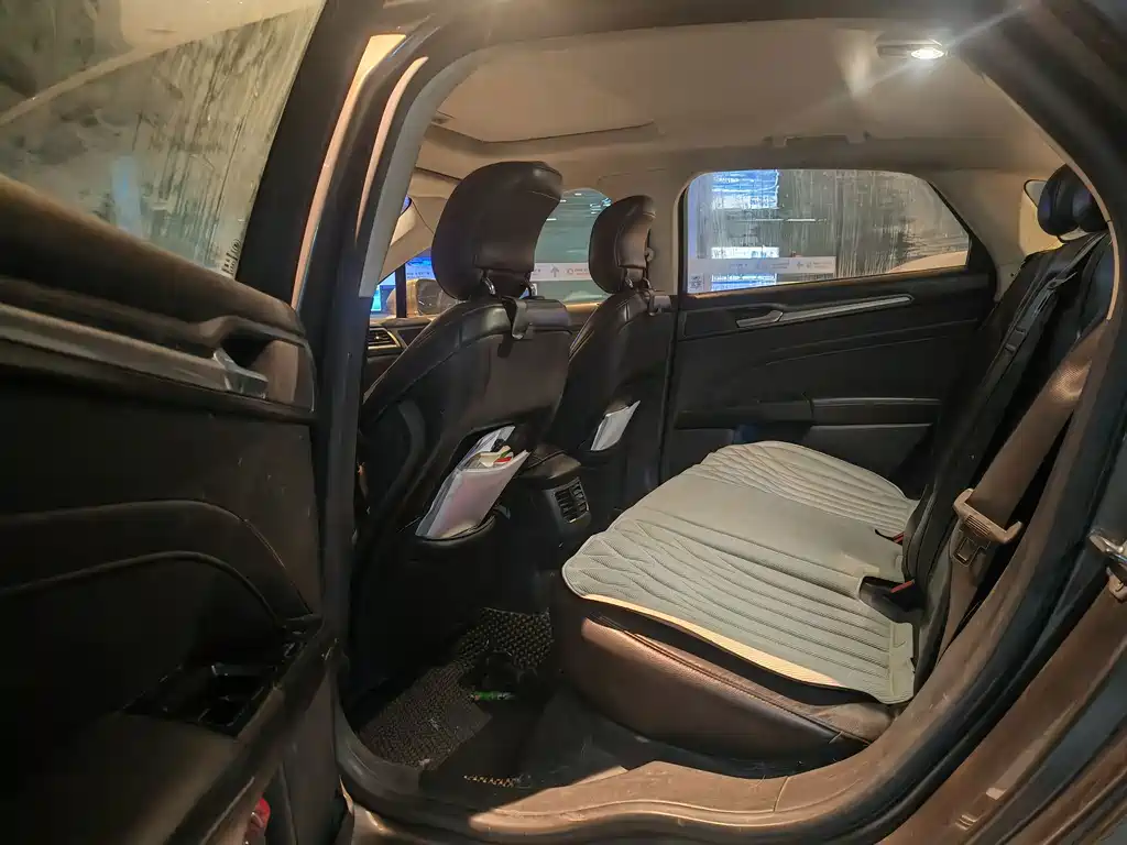 Ford Mondeo — миниатюра 12