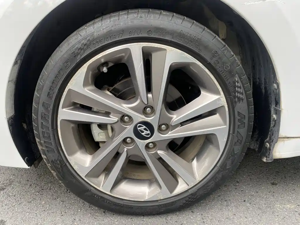 Hyundai Elantra — миниатюра 10