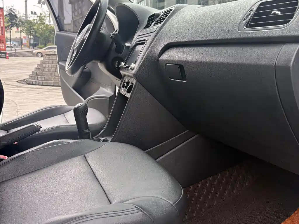 Volkswagen Polo — миниатюра 12