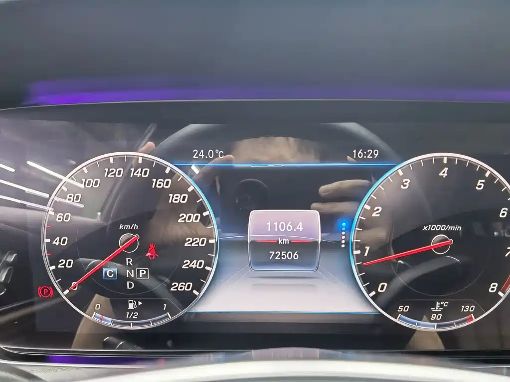 Mercedes-Benz E-Class — миниатюра 18