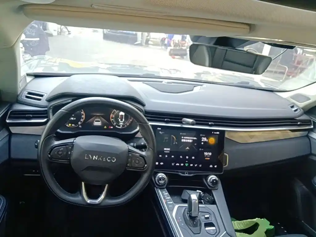 Lynk & Co 01 — миниатюра 10