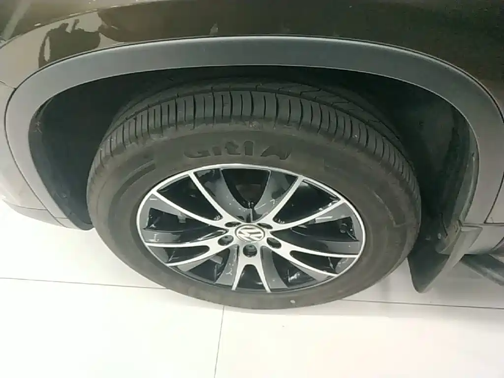 Volkswagen Tiguan — миниатюра 23