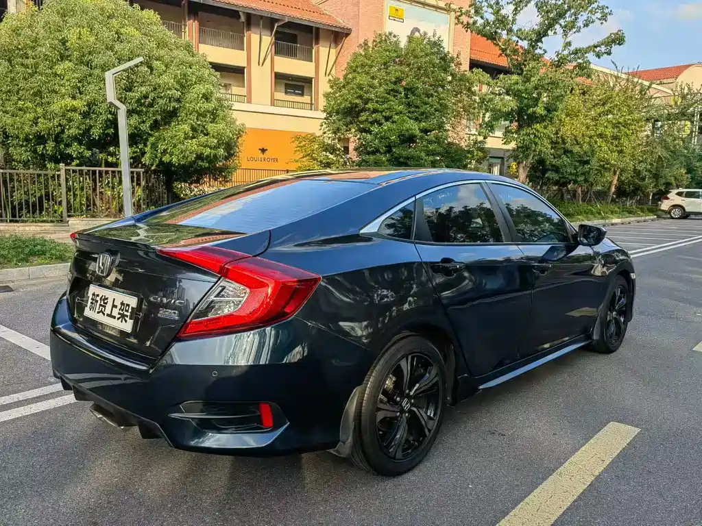 Honda Civic — миниатюра 9