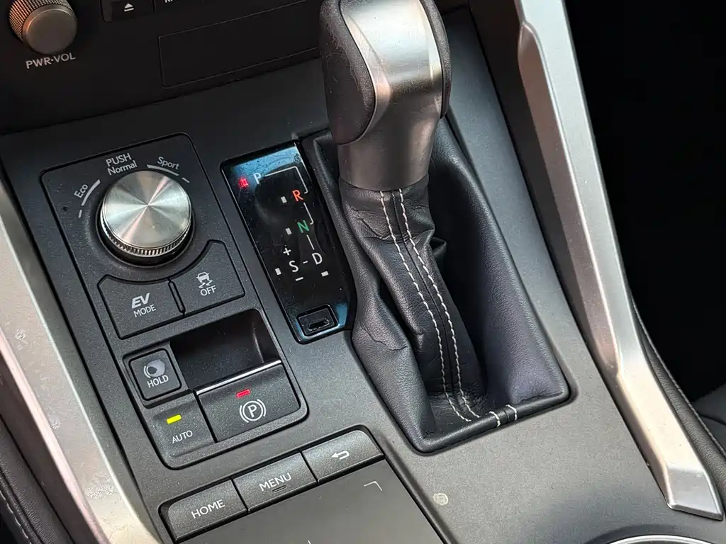 Lexus NX — миниатюра 10