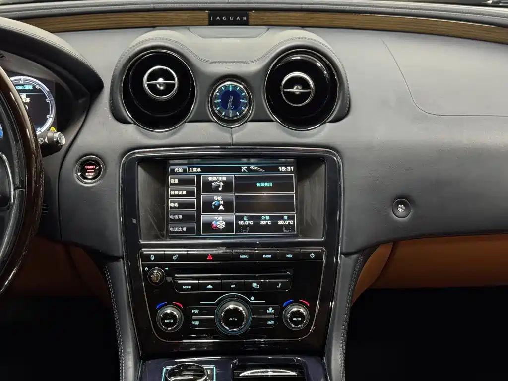 Jaguar XJ — миниатюра 23