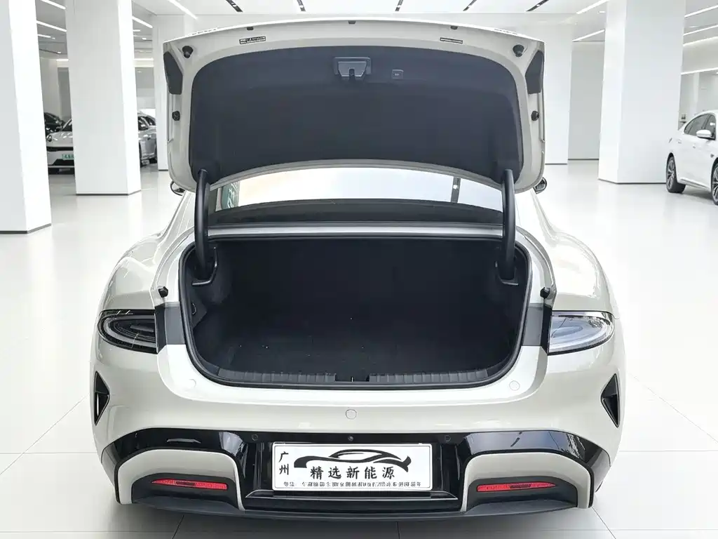 Xiaomi SU7 — миниатюра 23