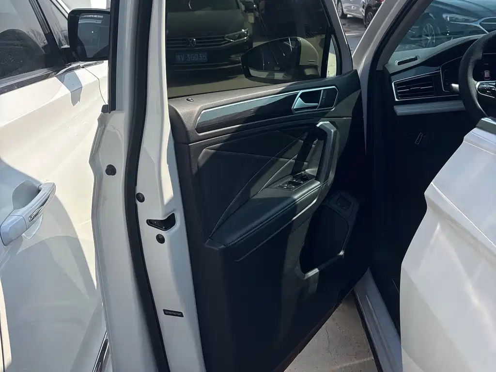 VOLKSWAGEN TIGUAN L NEW ENERGY