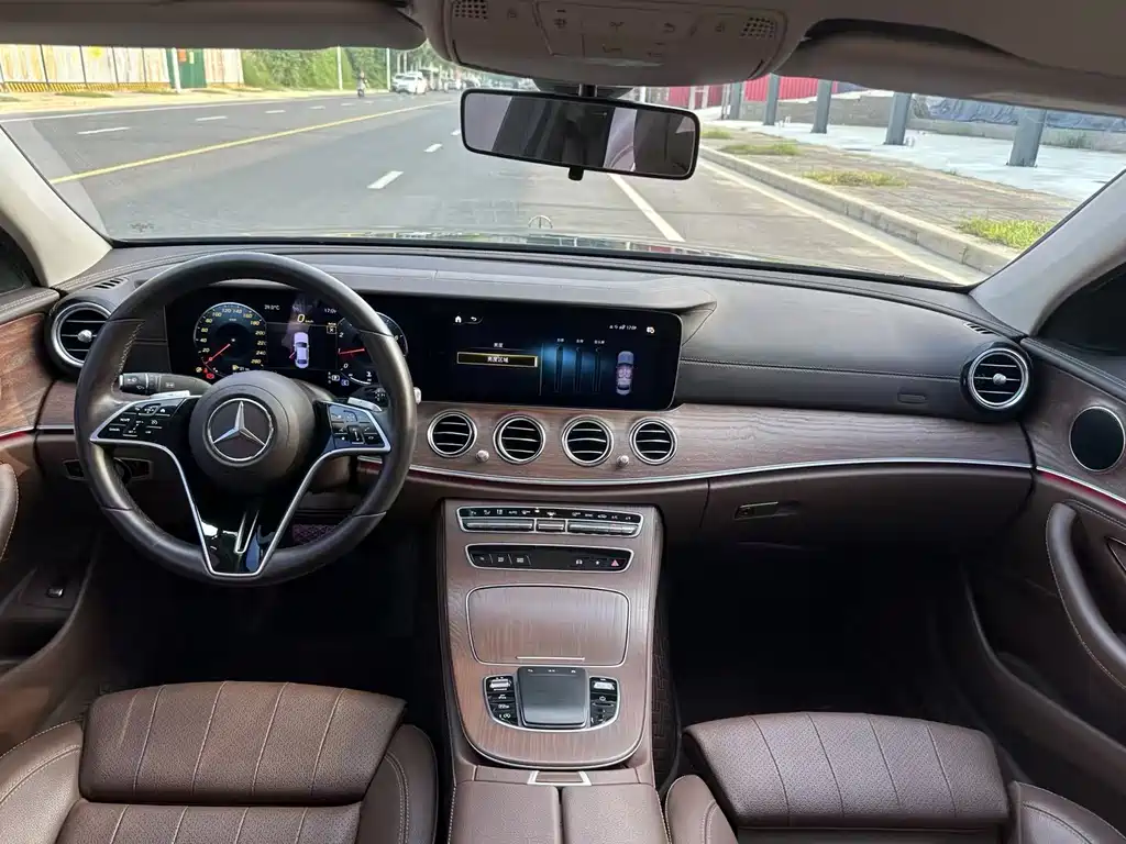 Mercedes-Benz E-Class — миниатюра 3