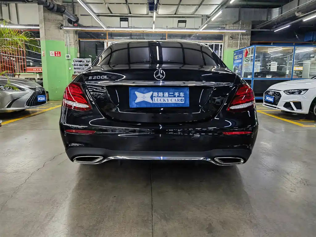 Mercedes-Benz E-Class — миниатюра 5
