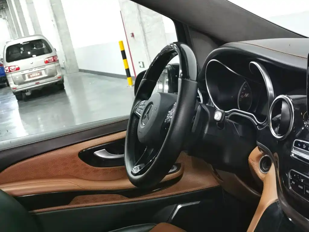 Mercedes-Benz V-Class — миниатюра 24