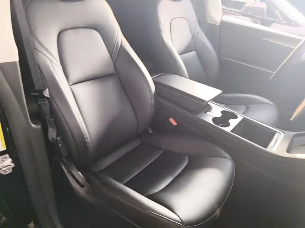 Tesla Model Y — миниатюра 25