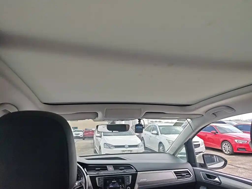 Volkswagen Touran — миниатюра 18
