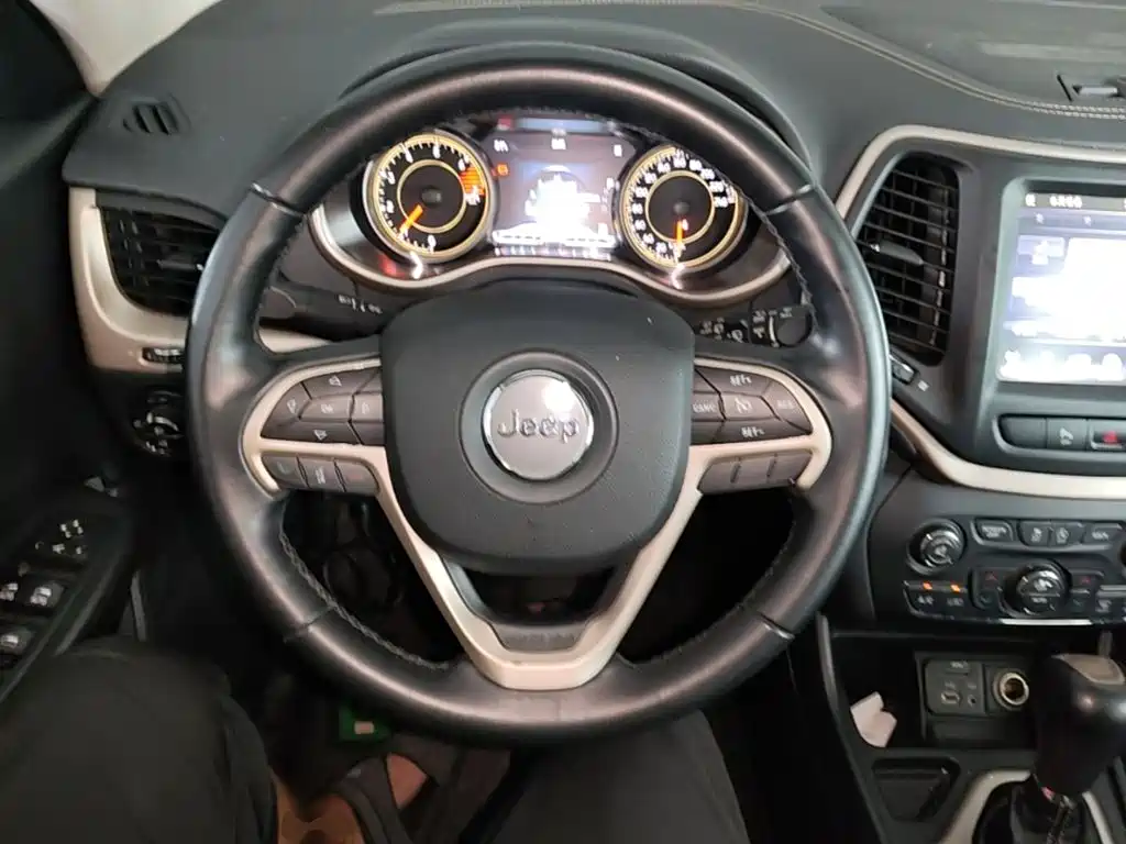 Jeep Cherokee — миниатюра 11