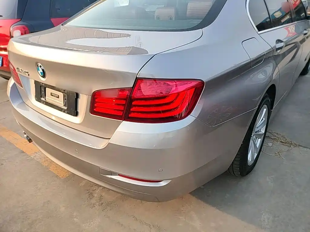 BMW 5 Series — миниатюра 8