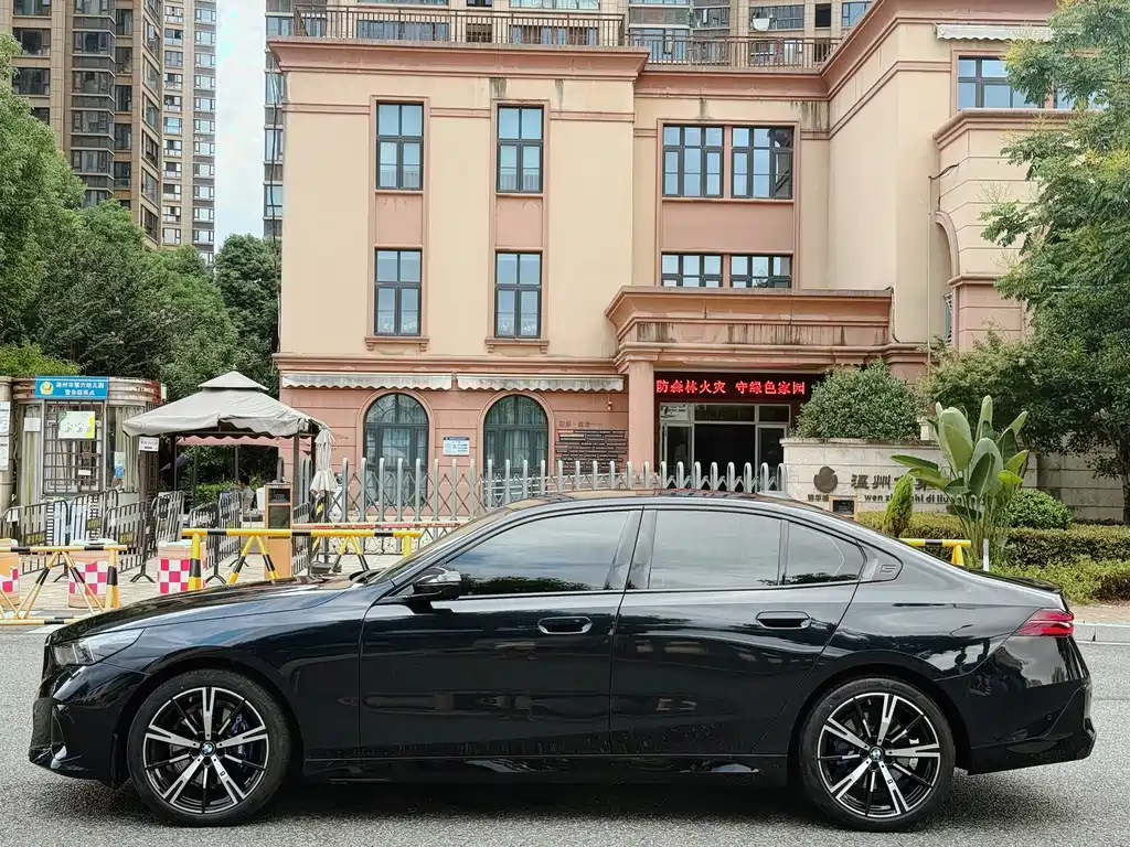 BMW 5 Series (Import) — миниатюра 4