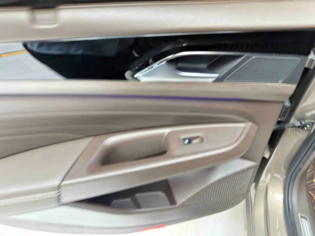 Volkswagen Passat — миниатюра 11