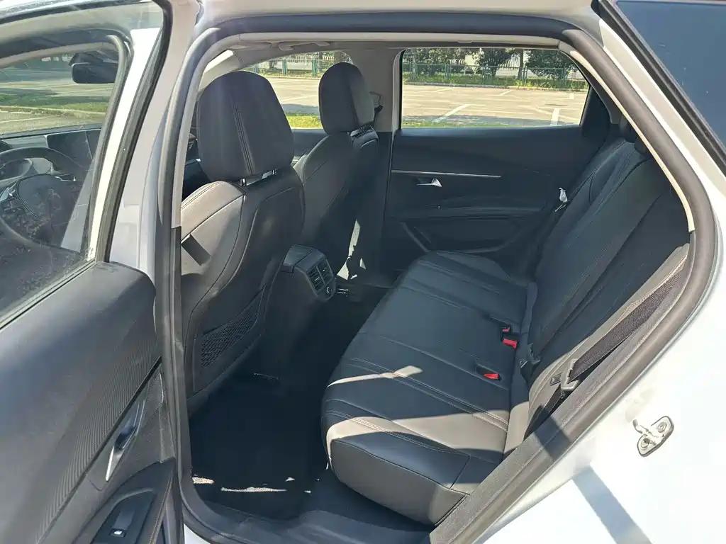 Peugeot 4008 — миниатюра 6
