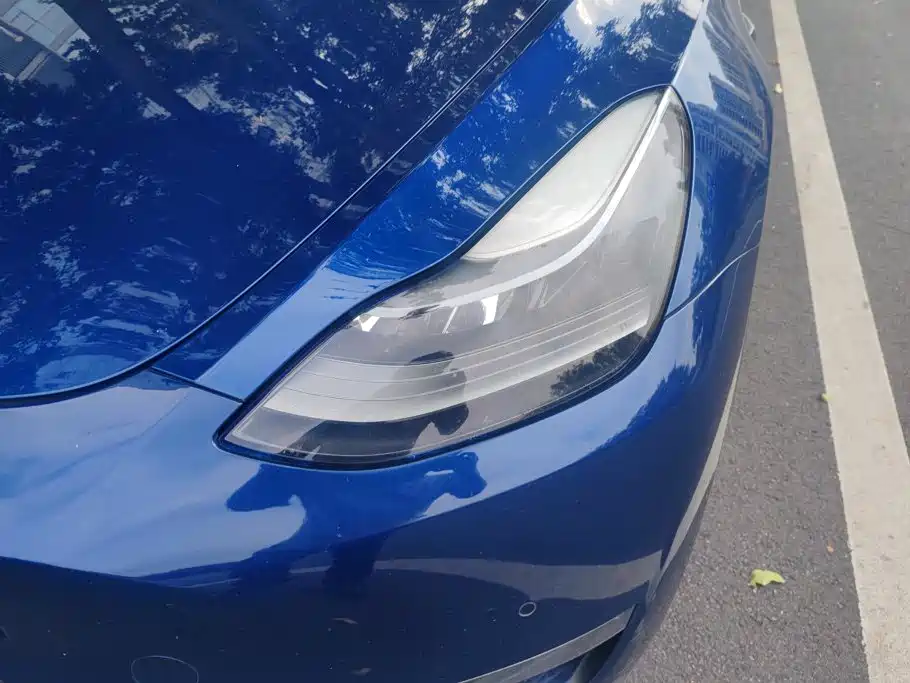 Tesla Model Y — миниатюра 5