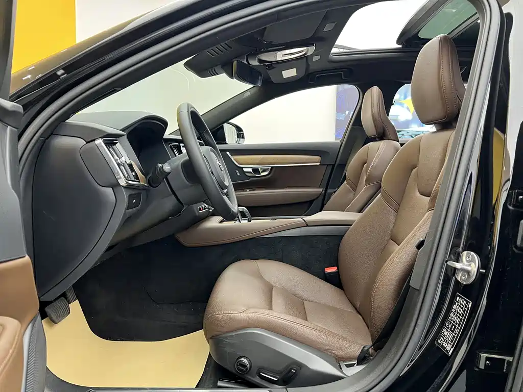 Volvo S90 2024 B5 Luxury
