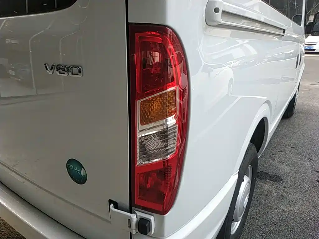 MAXUS V80 — миниатюра 8