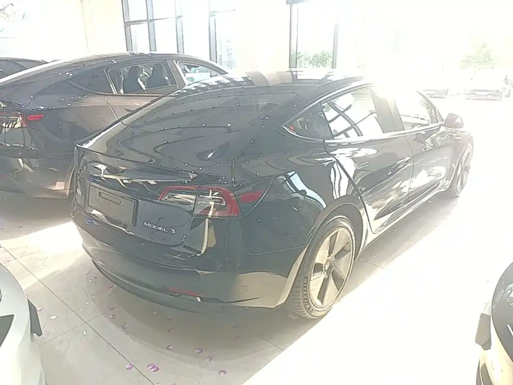 Tesla Model 3 — миниатюра 7