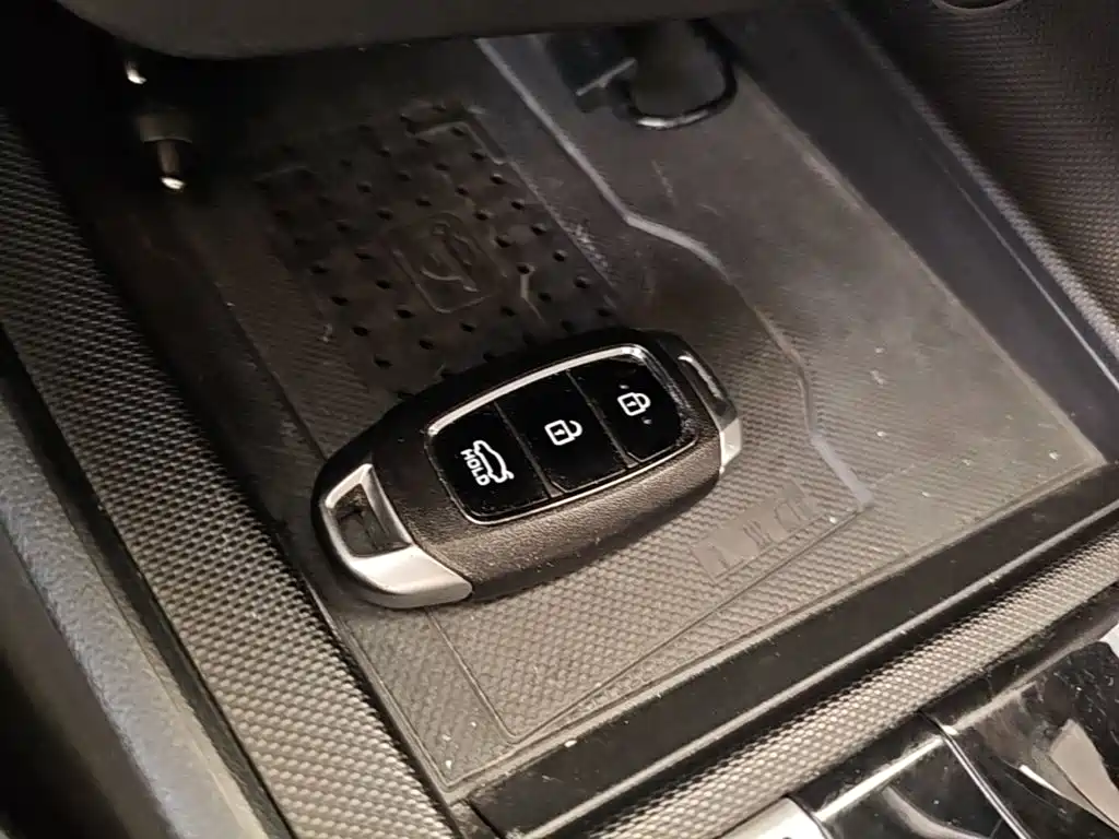 Hyundai Elantra — миниатюра 9