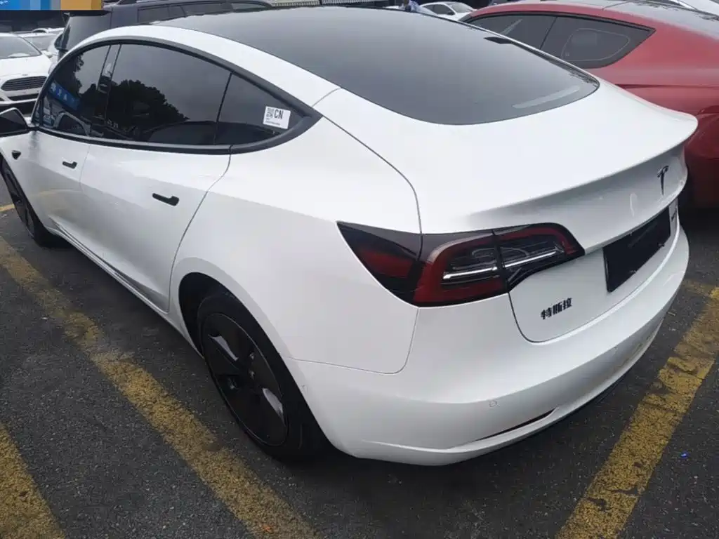 Tesla Model 3 — миниатюра 5