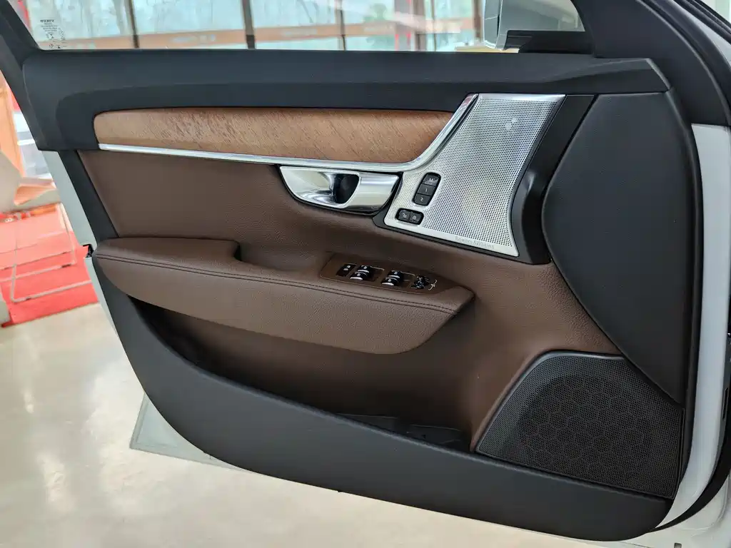 VOLVO S90 PLUG IN HYBRID