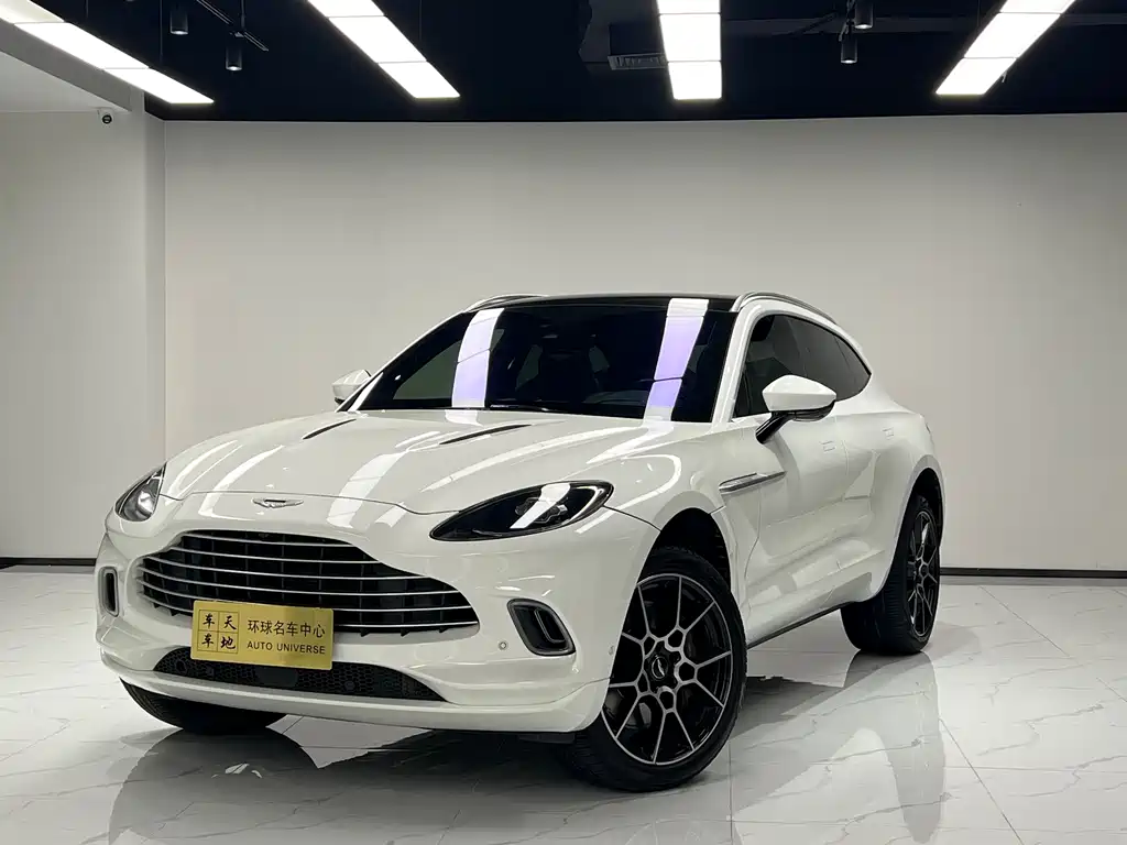 Aston Martin DBX 2021
