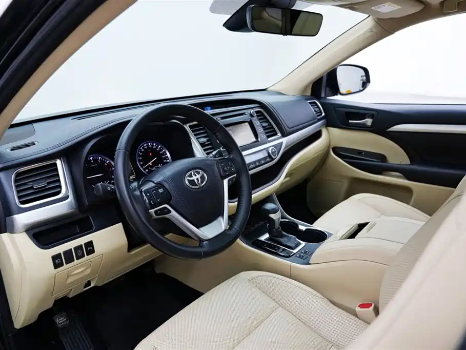 TOYOTA HIGHLANDER