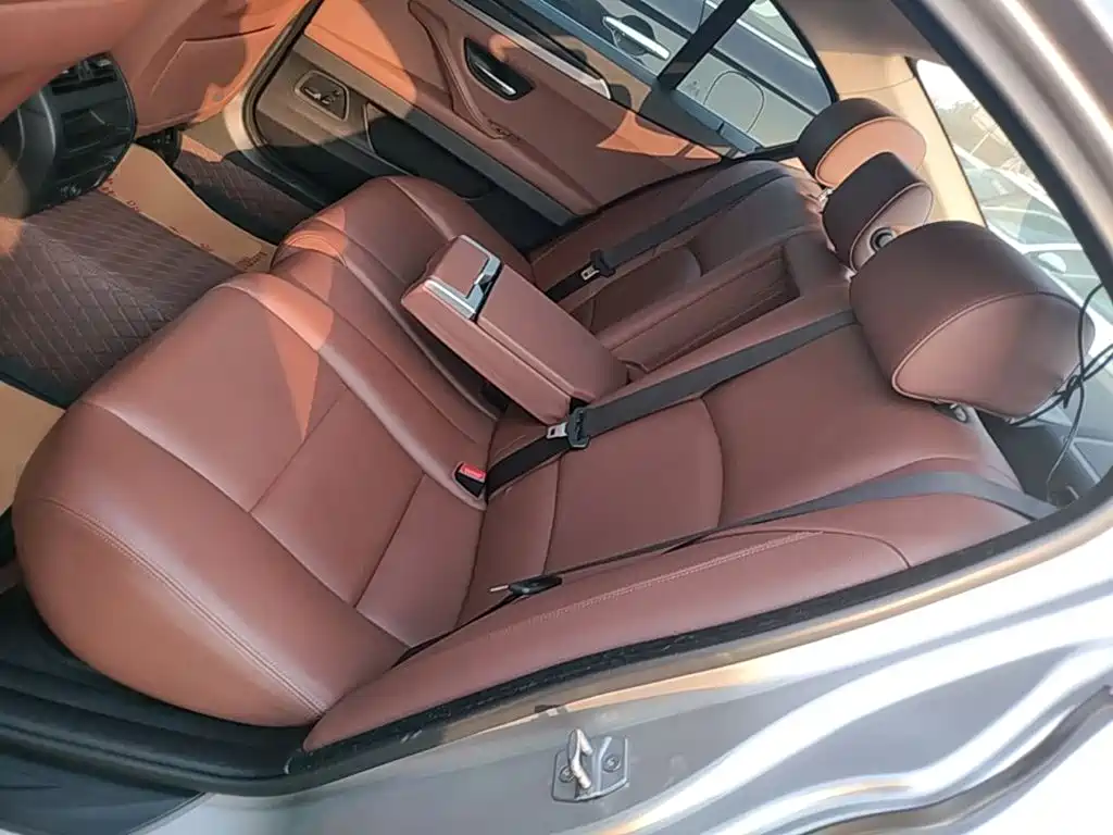 BMW 5 Series — миниатюра 17