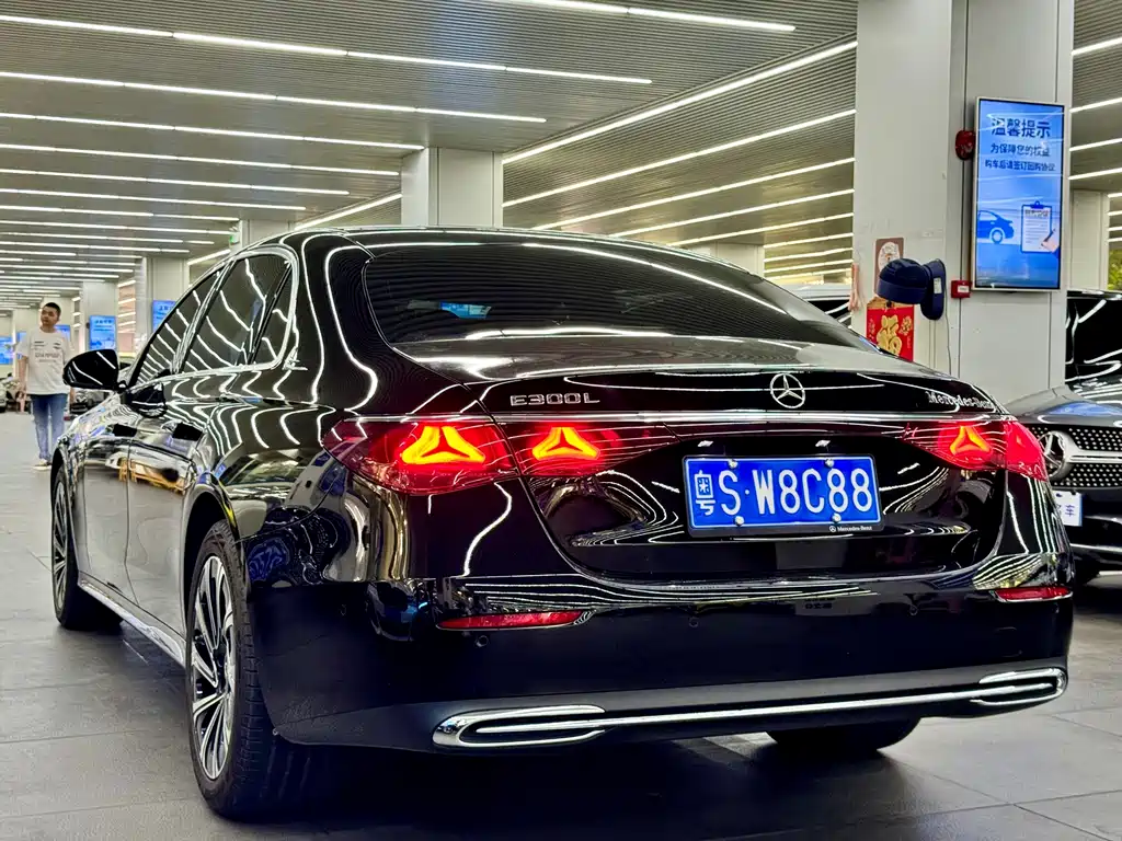 Mercedes-Benz E-Class — миниатюра 12