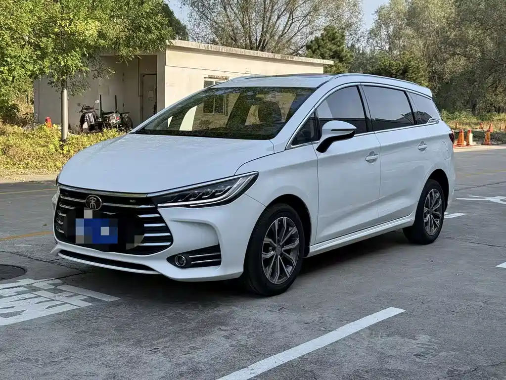 BYD MAX